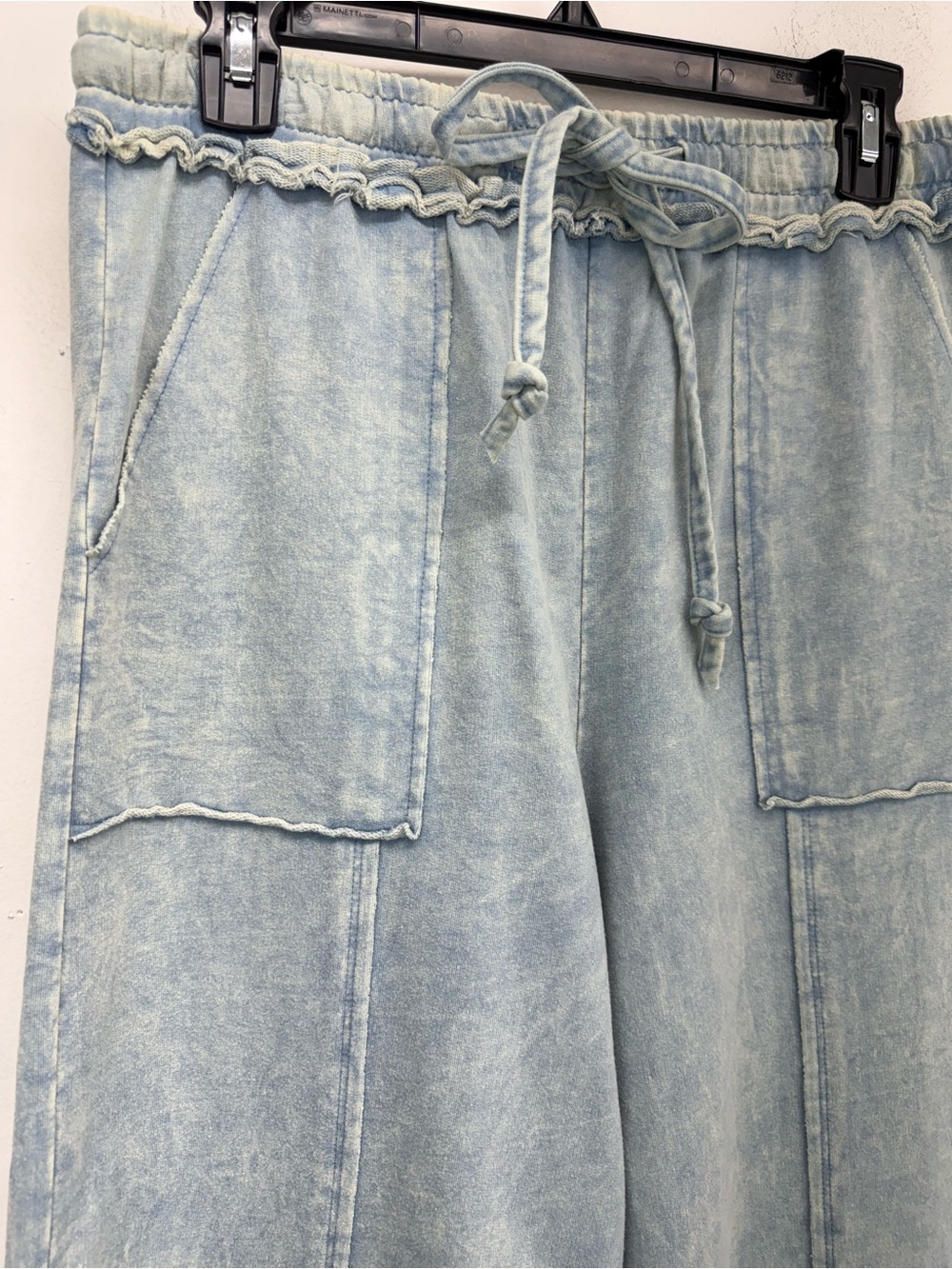 Sage & Fig size Small Women’s Blue Mineral Wash Flare Wide Leg Crop Pants - Picture 4 of 10